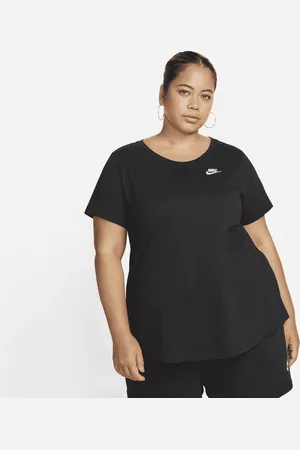 Nike Sportswear Club Essentials T-shirt voor dames (Plus Size)