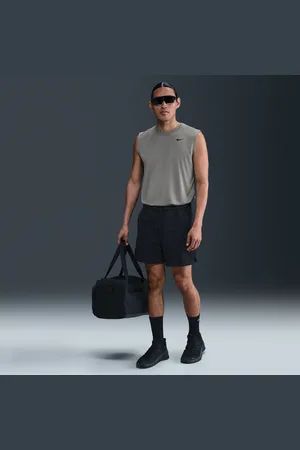 Nike Unlimited multifunctionele niet-gevoerde herenshorts van seersucker met Dri-FIT (13 cm)