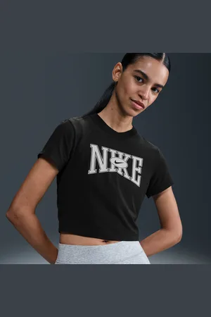 Nike Sportswear Aansluitend kort T-shirt voor dames