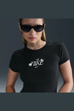 Nike Sportswear Chill Knit aansluitend T-shirt met graphic voor dames