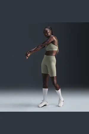 Nike One bikershorts met hoge taille en zakken voor dames (20 cm)