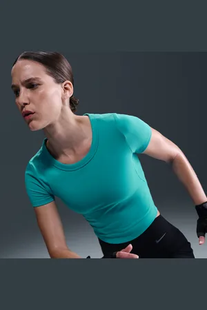 Nike One Fitted Dri-FIT croptop met korte mouwen voor dames