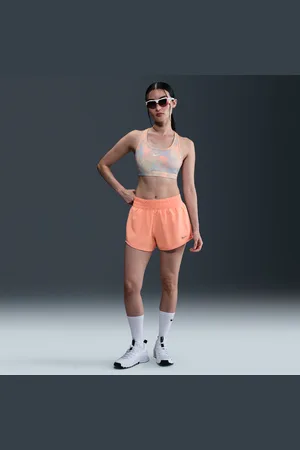 Nike One Dri-FIT damesshorts met halfhoge taille en binnenbroekje (8 cm)