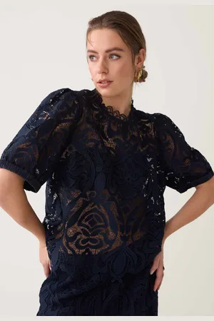Summum Woman Lace Blouse