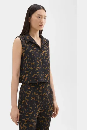 THEORY Cropped Sleeveless Polo In Tortoiseshell Printed Crepe Dark
