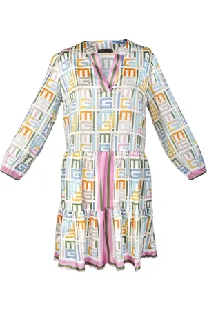MUCHO GUSTO Dress San Rafael Logomania Pastel