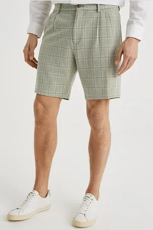 WE Fashion Short Light Green