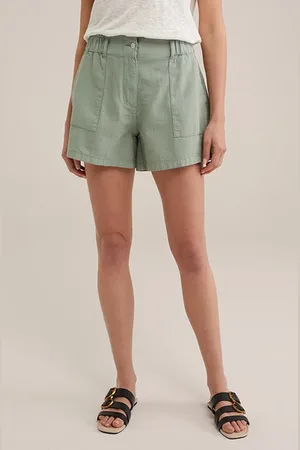 WE Fashion Short Pastel Green