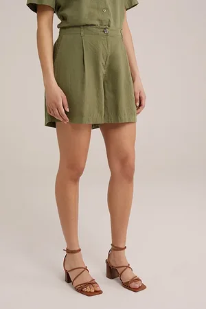 WE Fashion Short Olive Green