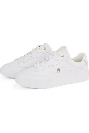 Tommy Hilfiger Plateausneakers ESSENTIAL CHIC COURT SNEAKER vrijetijdsschoen, veterschoen, lage schoen met th-sieraad