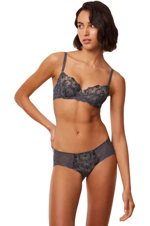 Triumph Slip Sensual Spotlight Hipster