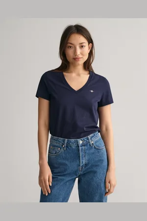 GANT T-shirt REG SHIELD KA V-NECK T-SHIRT met een klein geborduurd logo op de borst