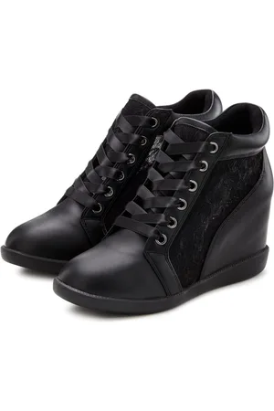 Lascana Sneakers Laarsjes Vrijetijdsschoen, lage schoen met ingebouwde sleehak, puntdetails