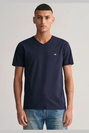 GANT T-shirt SLIM SHIELD V-NECK T-SHIRT met een klein geborduurd logo op de borst