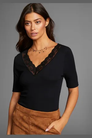 Laura Scott Shirt met V-hals korte mouwen, zeer figuurvolgende pasvorm, elastisch materiaal