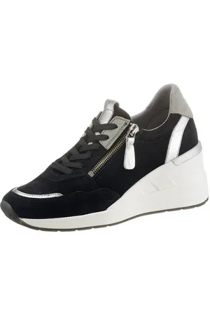 Casual Looks Sneakers