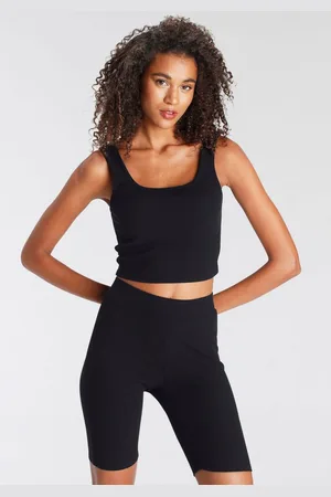 Lascana Shortama bestaat uit top en shorts van ribmateriaal, homewear-set