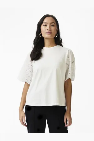 Y.A.S Shirt met korte mouwen YASLEX SS TOP W. EMB SLEEVES S. NOOS (Korte mouw met ajourborduurwerk, ronde hals, normale pasvorm)