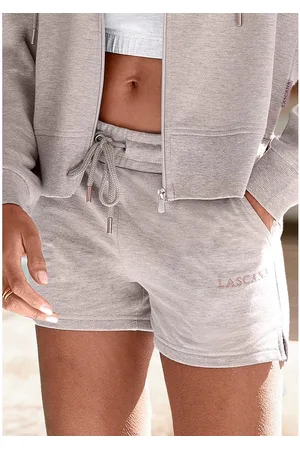 Lascana Sweatshort met logo-borduurwerk, loungepak