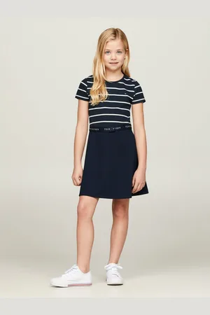 Tommy Hilfiger Jerseyjurk ESSENTIAL SKATER DRESS met merklabel op de tailleband