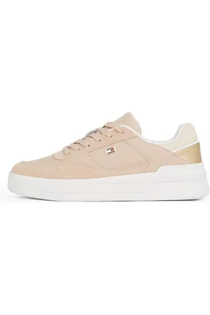 Tommy Hilfiger Plateausneakers ESSENT BASKET SNEAKER METALLIC vrijetijdsschoen, lage schoen, veterschoen met zijlogo-vlag