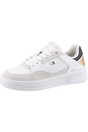 Tommy Hilfiger Plateausneakers ESSENT BASKET SNEAKER METALLIC vrijetijdsschoen, lage schoen, veterschoen met zijlogo-vlag