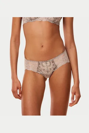 Triumph Slip Sensual Spotlight Hipster