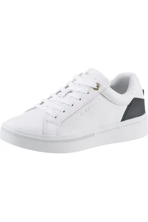 Tommy Hilfiger Plateausneakers ELEVATED ESSENTIAL COURT SNEAKER met contrastafwerking op de hiel, vrijetijdsschoen, lage schoen, veterschoen