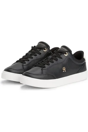 Tommy Hilfiger Plateausneakers ESSENTIAL CHIC COURT SNEAKER vrijetijdsschoen, veterschoen, lage schoen met th-sieraad