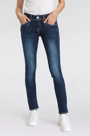 Herrlicher Slim fit jeans PIPER SLIM REUSED DENIM met sierknopen op de achterzakken