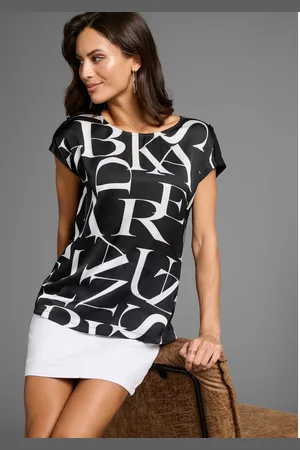 Laura Scott Shirtblouse met letters print op lichtglanzend satijn - nieuwe collectie