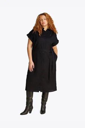 Tommy Hilfiger Midi-jurk CRV ESS LI BELTED S/S MIDI DRESS in grote maten, met riem, logo borduurwerk