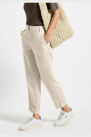 Street one Chino met zakken