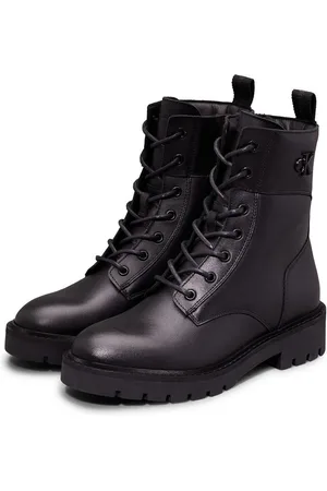 Calvin Klein Veterschoenen COMBAT BOOT MID ZIP LTH IN CALF blokhak, veterschoen, enkellaars met zij ck-sieraad