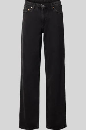 Weekday Loose fit jeans in 5-pocketmodel, model 