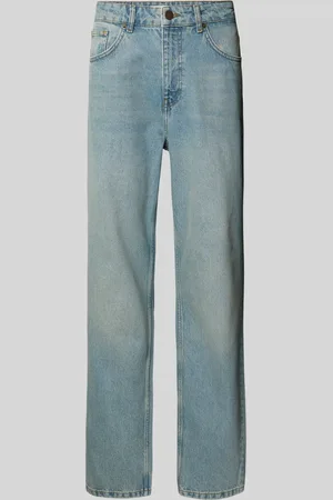 2Y Straight leg jeans in 5-pocketmodel, model 