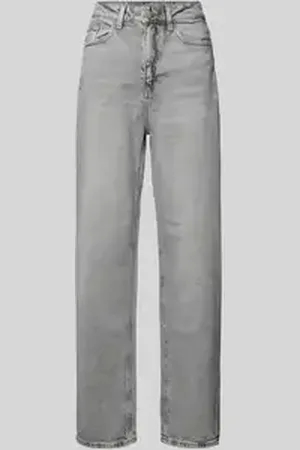 VILA Straight fit jeans in 5-pocketmodel, model 