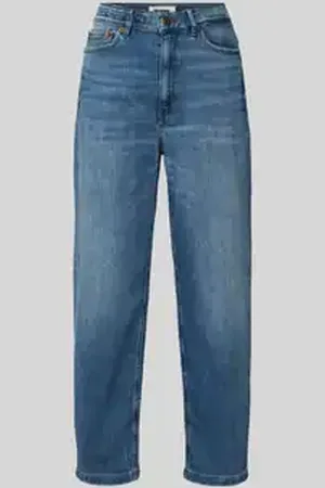 Drykorn Mom fit jeans in 5-pocketmodel, model 