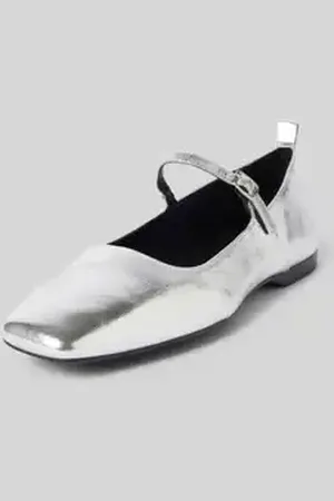 Vagabond Ballerina