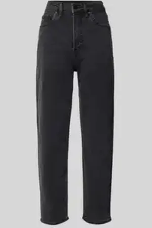 Armedangels Mom fit jeans in 5-pocketmodel, model 
