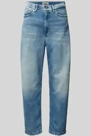 Drykorn Mom fit jeans in 5-pocketmodel, model 