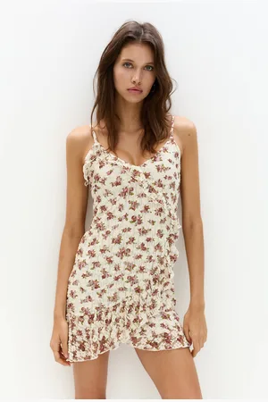 Pull&Bear Korte Kanten Jurk Met Bloemen