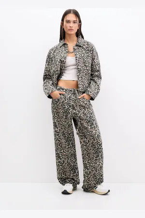 Pull&Bear Baggy Jeans Met Riem En Panterprint