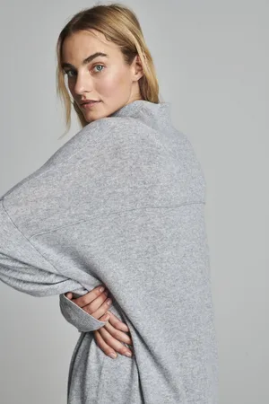 REPEAT cashmere Cashmere jurk met opstaande kraag