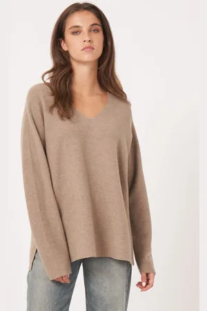 REPEAT cashmere Naadloos gebreide cashmere trui met V-hals