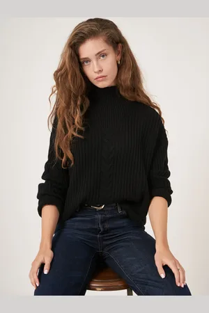 REPEAT cashmere Geribde trui met hoge kraag en kabel detail