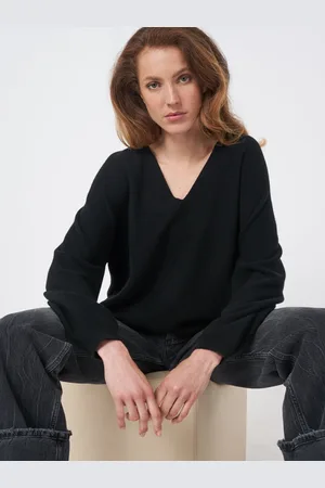REPEAT cashmere Naadloos gebreid cashmere trui met V-hals
