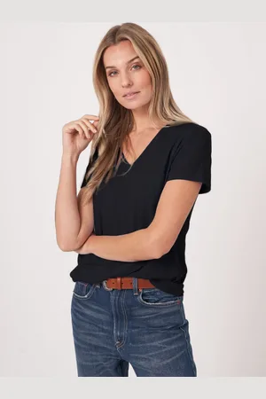 REPEAT cashmere Basic dames T-shirt met V-hals en borstzak