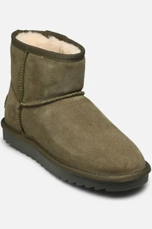 Colors of California Winter Boot in suede by