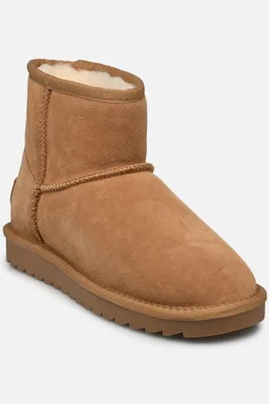 Colors of California Winter Boot in suede by